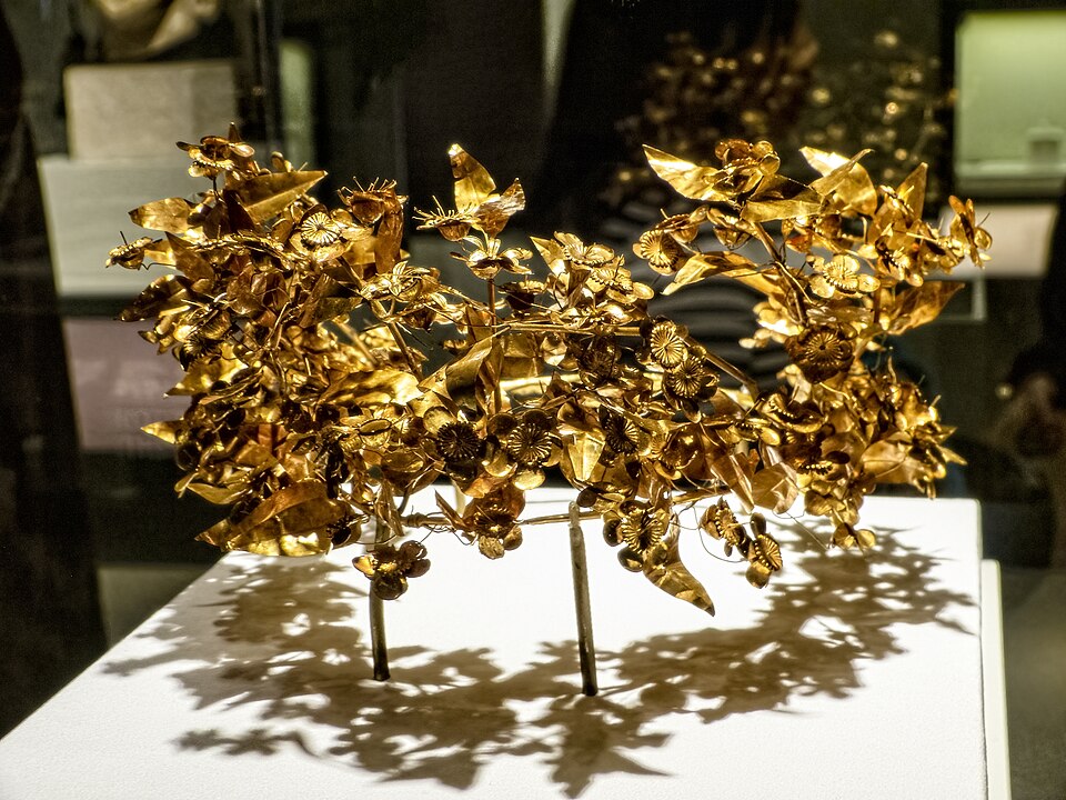 Gold wreath from the royal tombs of Aigai at Vergina